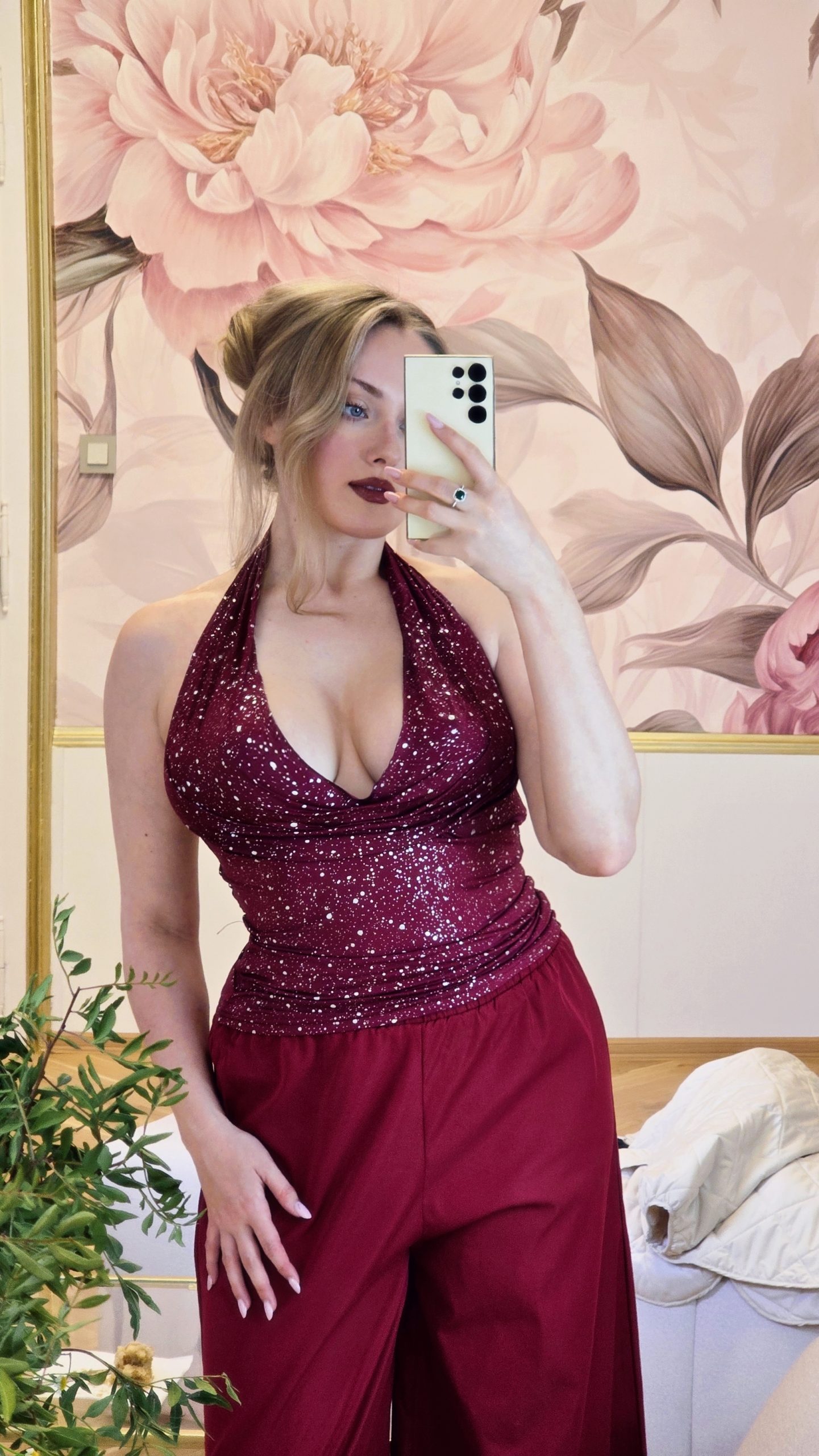 Třpytivý červený halter neck top s řasením po stranách 1 Třpytivý červený halter neck top s řasením po stranách