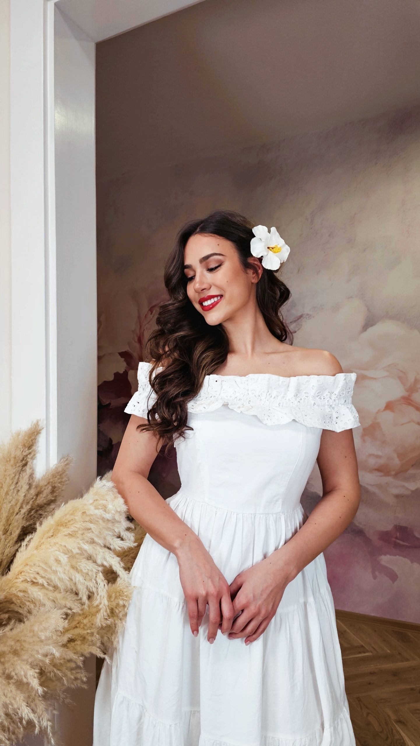 Něžné bílé bavlněné šaty off shoulder s volánovým výstřihem a madeirou 5 Něžné bílé bavlněné šaty off shoulder s volánovým výstřihem a madeirou - Obrázek 5