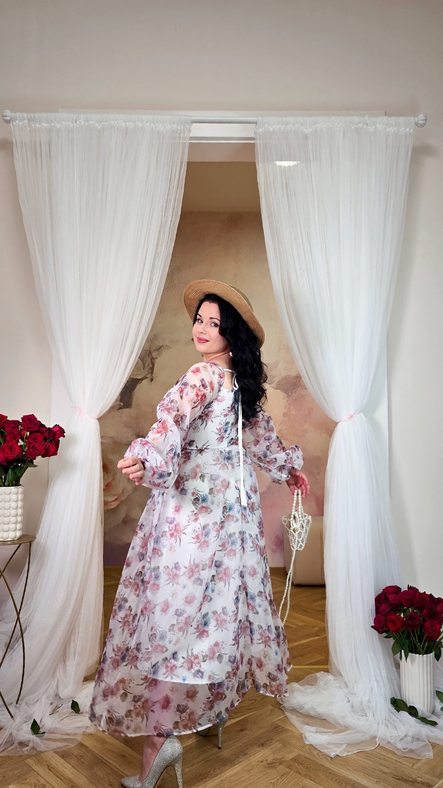 Jemné šifonové maxi šaty v pastelových tónech s ozdobnými knoflíčky, jemným květinovým vzorem 3 Jemné šifonové maxi šaty v pastelových tónech s ozdobnými knoflíčky, jemným květinovým vzorem - Obrázek 3