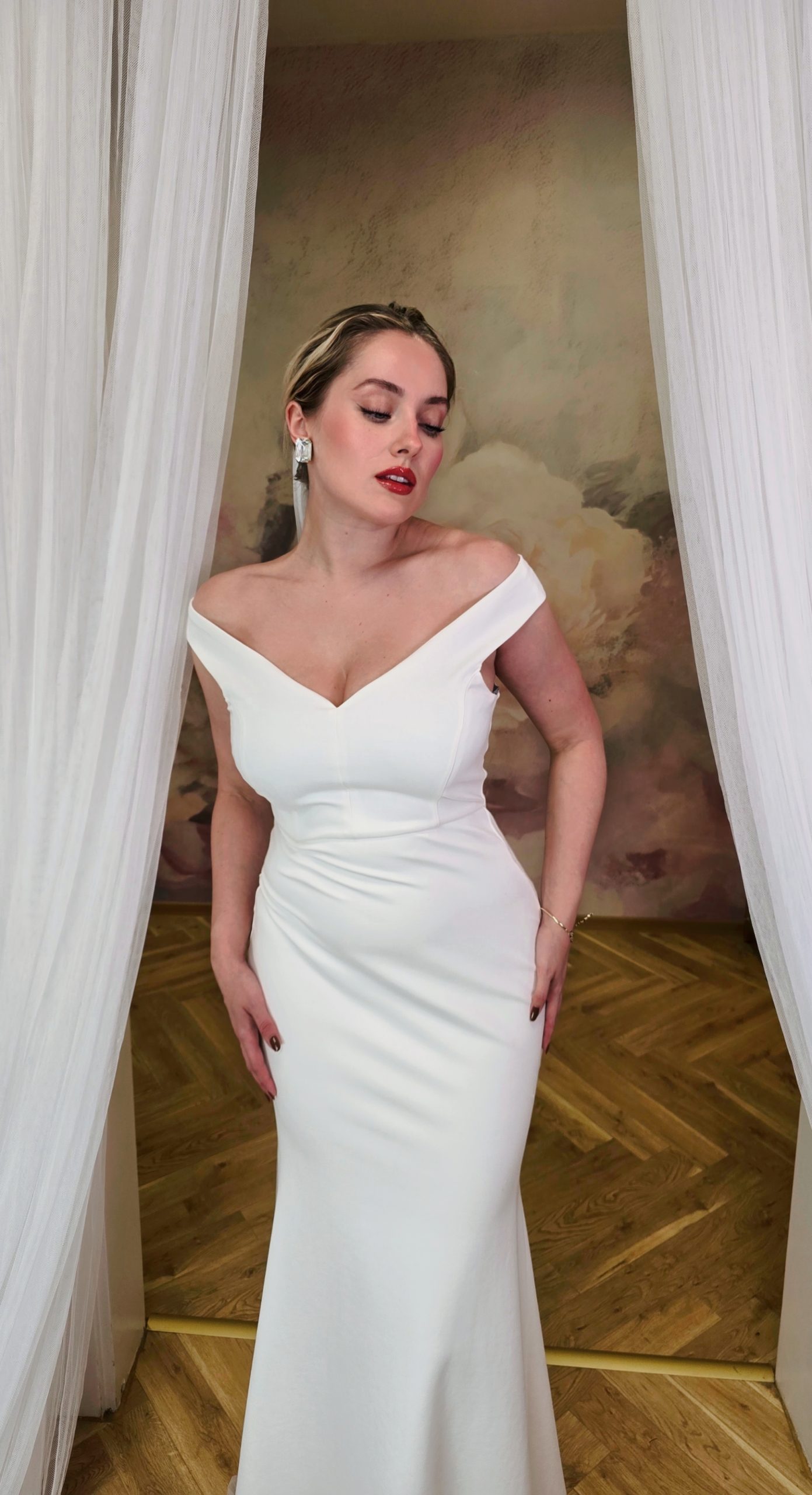 70% viskózové svatební šaty Coast v čistě bílé barvě s elegantním véčkovým výstřihem 7 70% viskózové svatební šaty Coast v čistě bílé barvě s elegantním véčkovým výstřihem - Obrázek 7