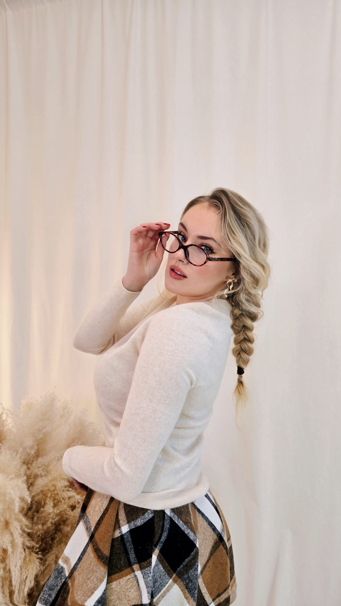100% merino vlněný hebký béžový svetr s minimalistickým střihem 4 100% merino vlněný hebký béžový svetr s minimalistickým střihem - Obrázek 4