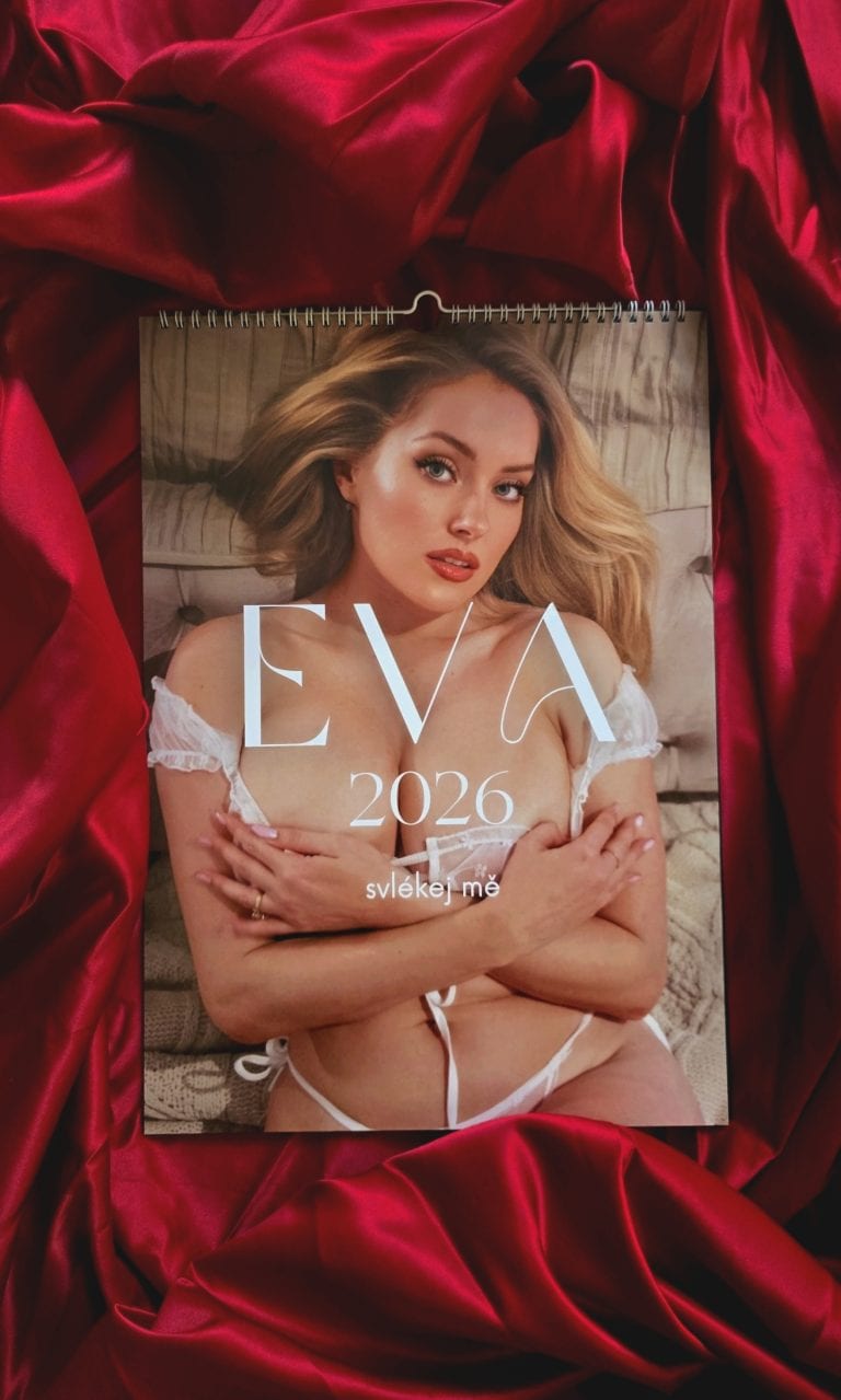 Nástěnný kalendář EVA 2026 - svlékej mě