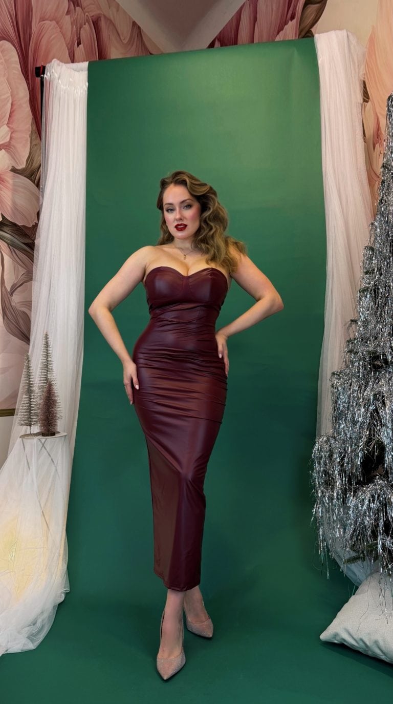 Vínové bodycon šaty z měkké elastické eko kůže