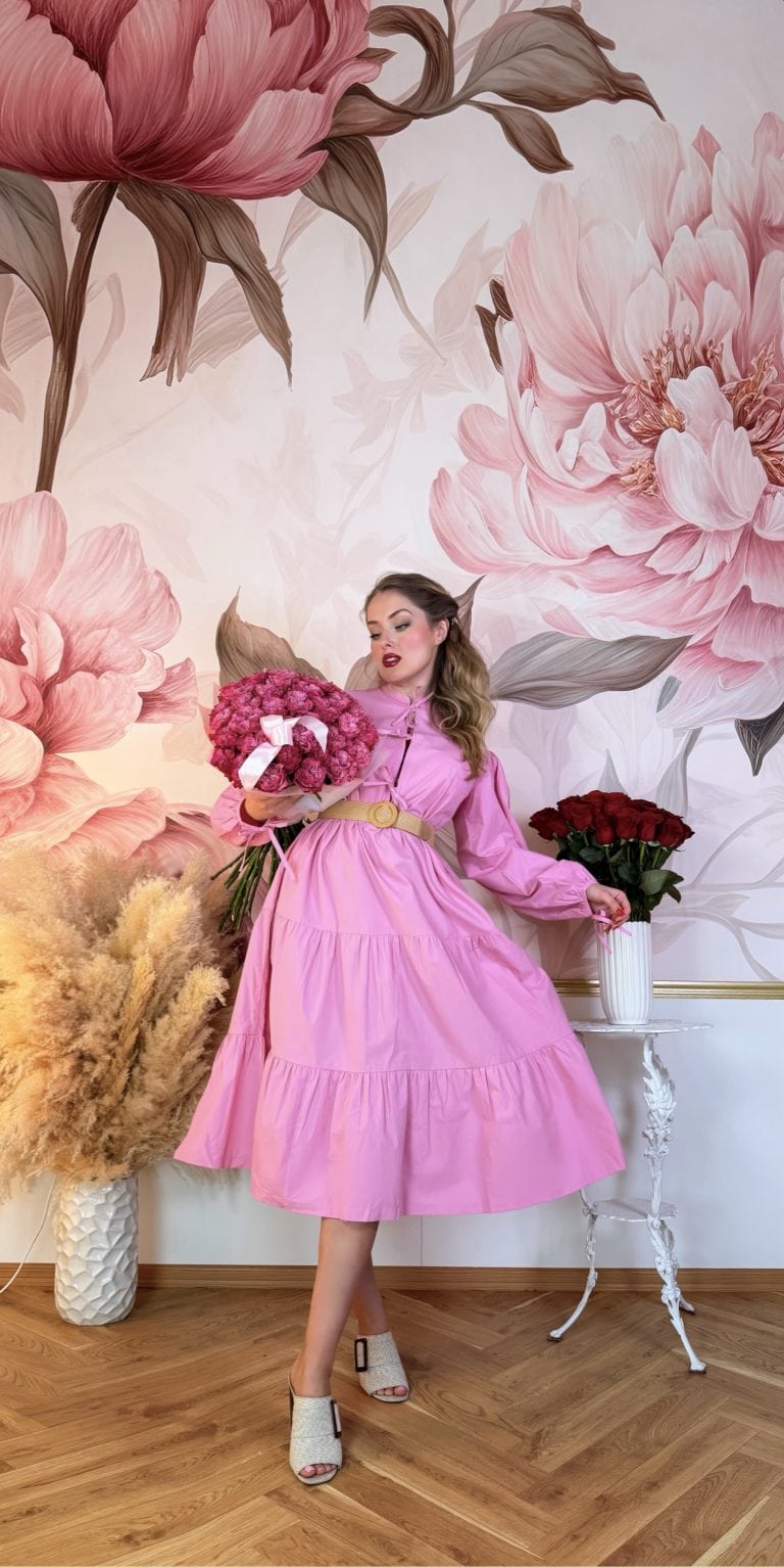 100% bavlněné kvalitní růžové šaty s dlouhým rukávem, zavazováním na dekoltu a rukávech