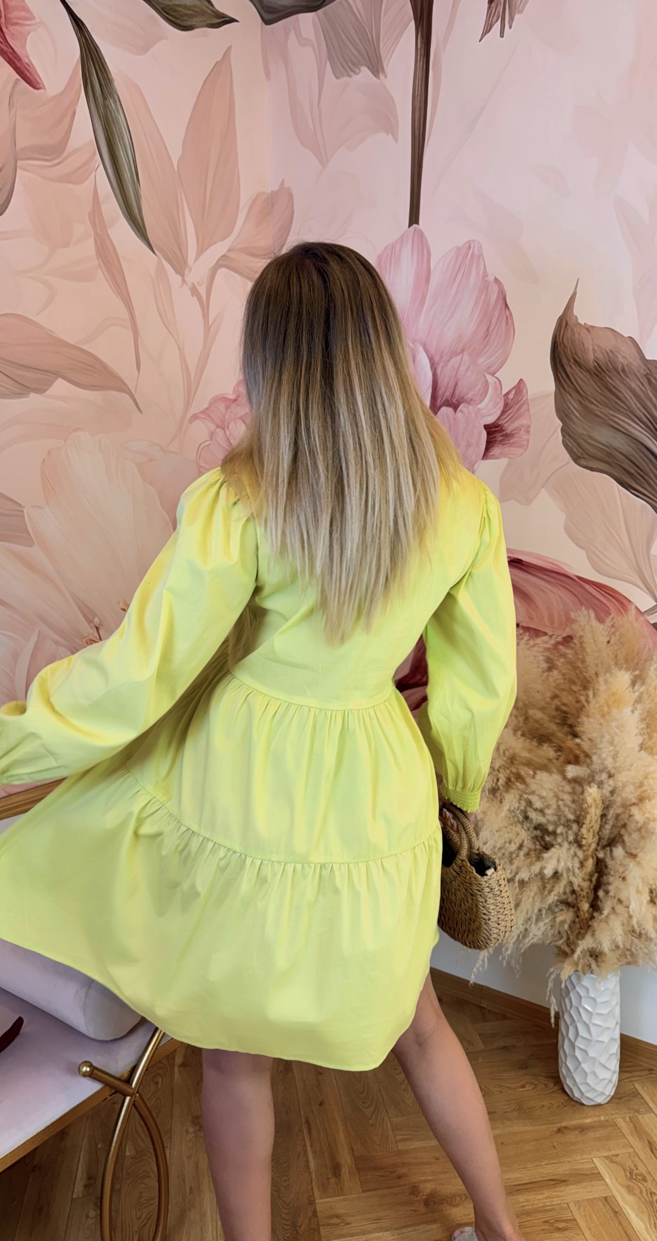 72% bavlněné kvalitní limetkové volné šaty s jemným řasením a nabíranými rukávy 3 72% bavlněné kvalitní limetkové volné šaty s jemným řasením a nabíranými rukávy - Obrázek 3