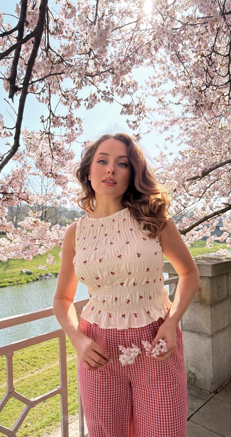 Domů 12 Třešničkový roztomilý top