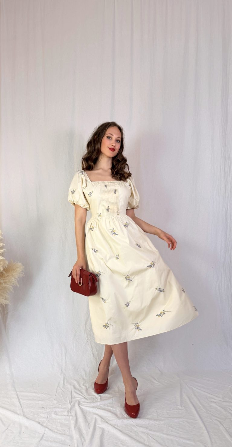 Romantické kvalitní vyšívané bavlněné šaty s jemnou výšivkou