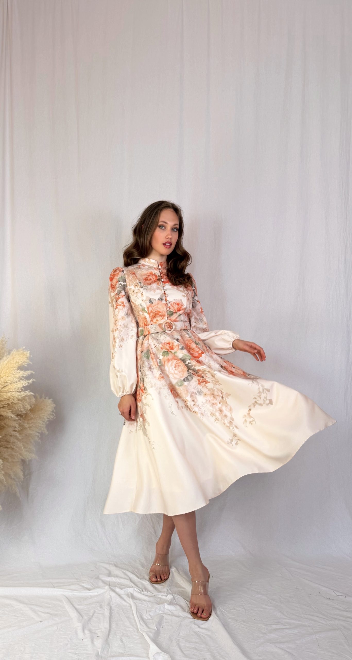 Květované šaty v jemných pastelových tónech v elegantním a romantickém stylu 1 Květované šaty v jemných pastelových tónech v elegantním a romantickém stylu